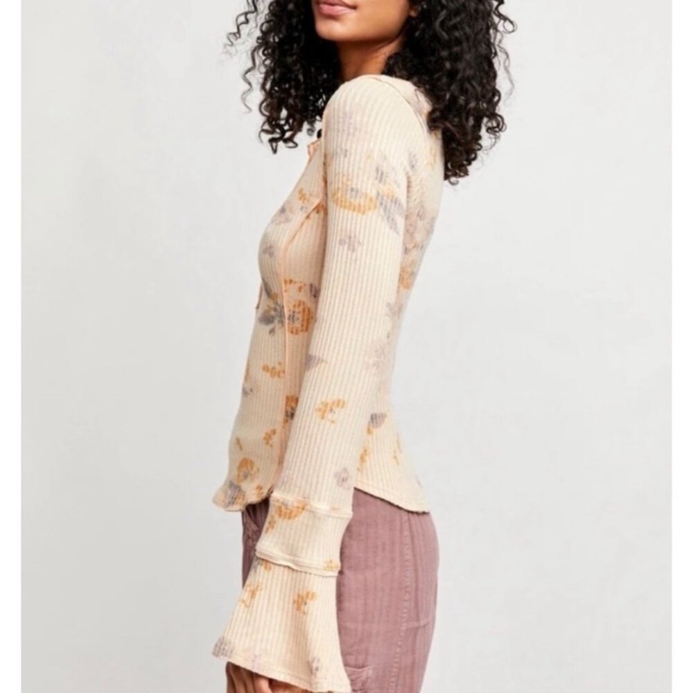 NWT Free People Ribbed Long Bell Sleeve Floral Print Retro Henley Top - Picture 4 of 16
